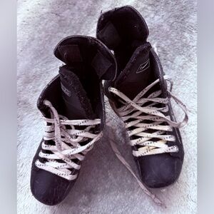 Bauer Kids Shoes Black and White